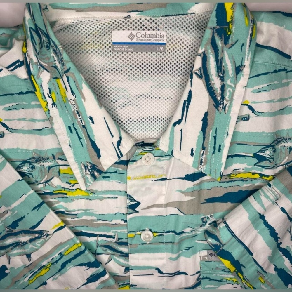 Columbia Men’s Aqua and White Fish Print Button-Down Shirt